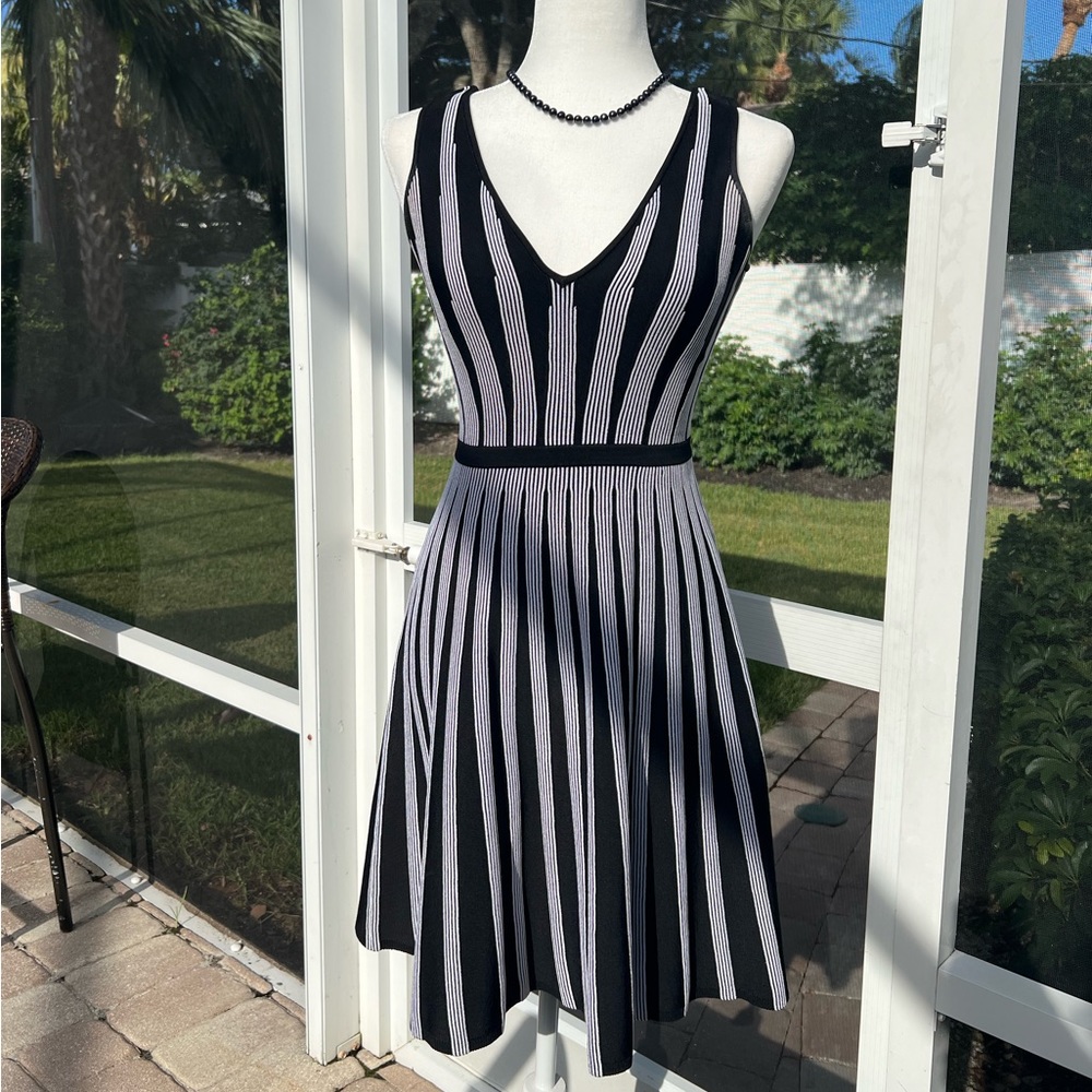 Guess XS black & white dress